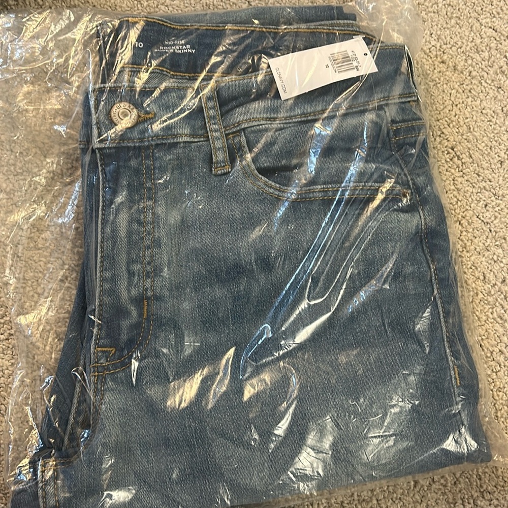 OLD NAVY JEANS SIZE 10 MID RISE ROCKSTAR SUPER SKINNY BRAND NEW WITH TAG